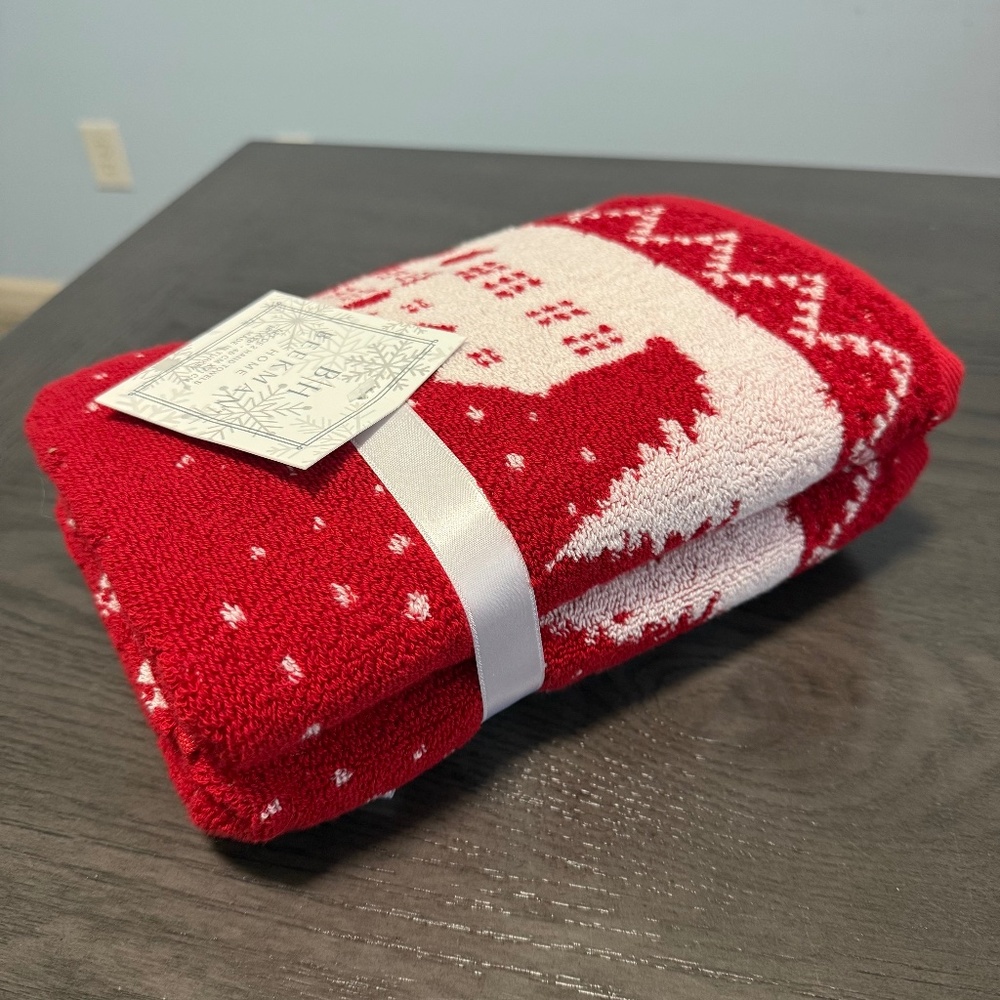 BH Beekman Winter Christmas Set Of 2 Hand Towels Red/white